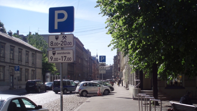 Ceļa zīme stāvvieta