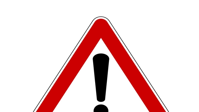 Ceļa zīme Uzmanību