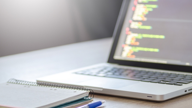 Dators un piezīmju bloks