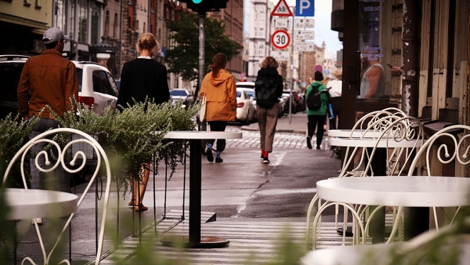 Tērbatas ielas āra kafejnīca