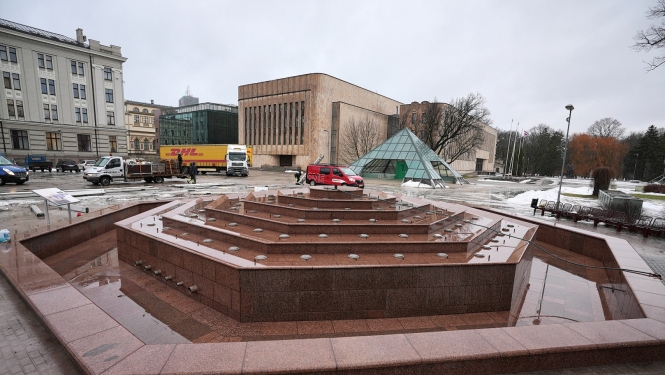 Kongresu nama strūklakas remonts