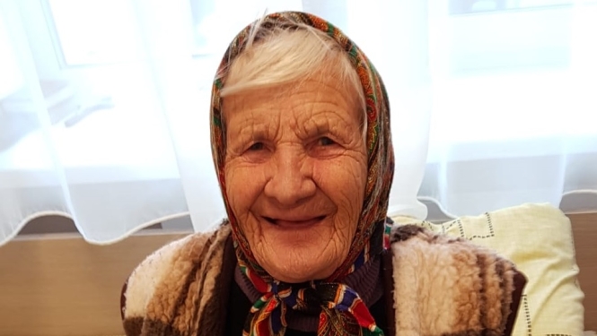 Sirmgalve ar dāvanu paciņu