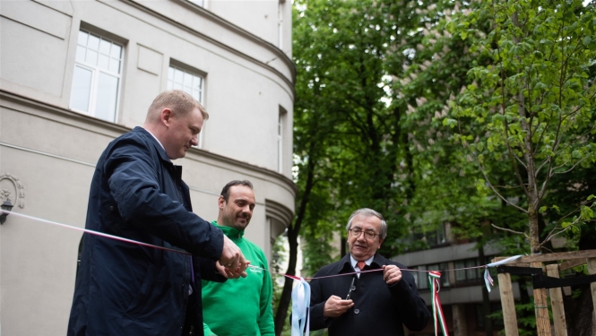 Rīgas domes priekšsēdētāja vietnieks Edvards Smiltēns, Itālijas vēstnieks Latvijā Stefano Taljāni de Markjo un itāļu uzņēmuma “Verde s.r.l” īpašnieks Alessandro Verde