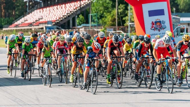 Riteņbraucēji Biķernieku trasē