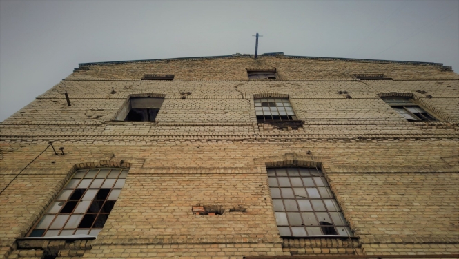 Veca ķieģeļa māja