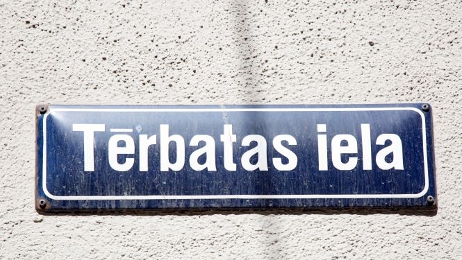 Plāksne Tērbatas iela