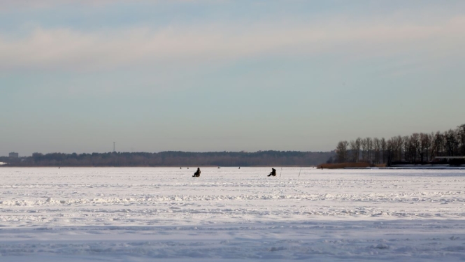 Makšķernieki uz ledus