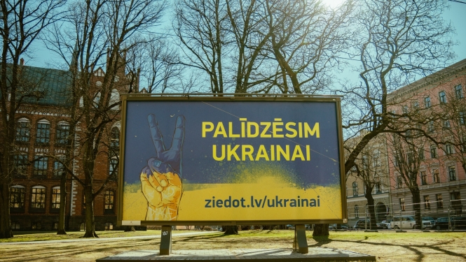 Plakāts palīdzēsim Ukrainai