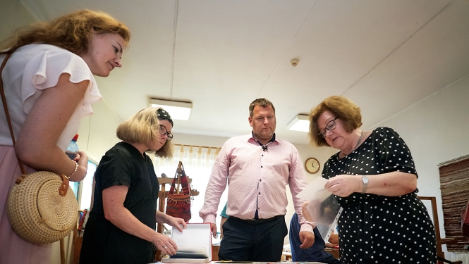 Rīgas domes Sociālo jautājumu komitejas deputāti apmeklē Biedrību "Saule"