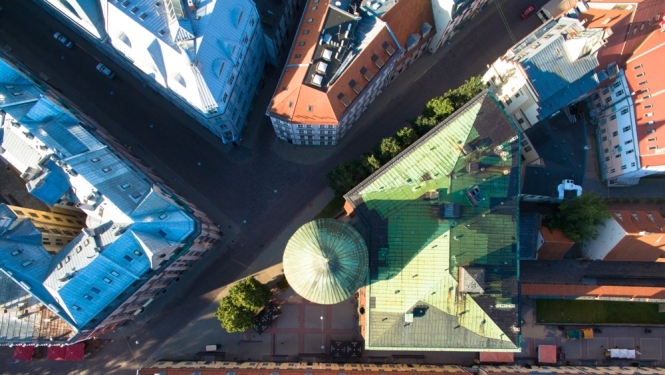 Pulvertornis no augšās