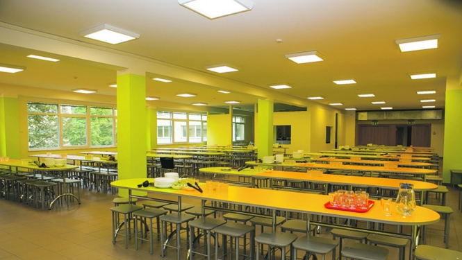 Skolas ēdnīca