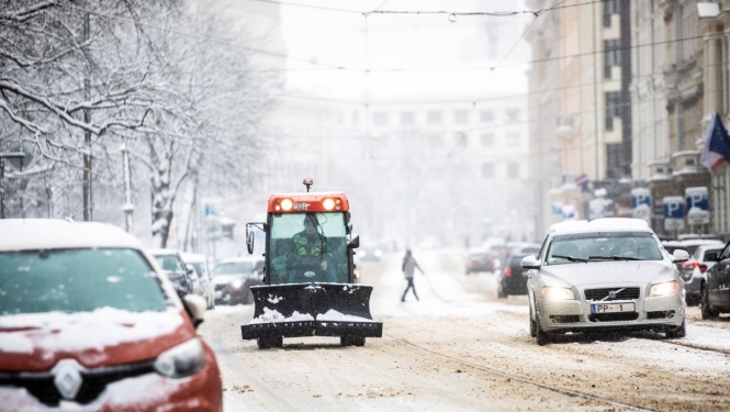 Sniega tīrīšanas mašīna