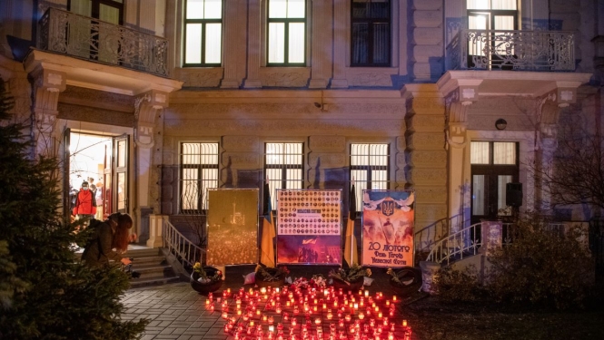 Svecītes pie Ukrainas vēstniecības