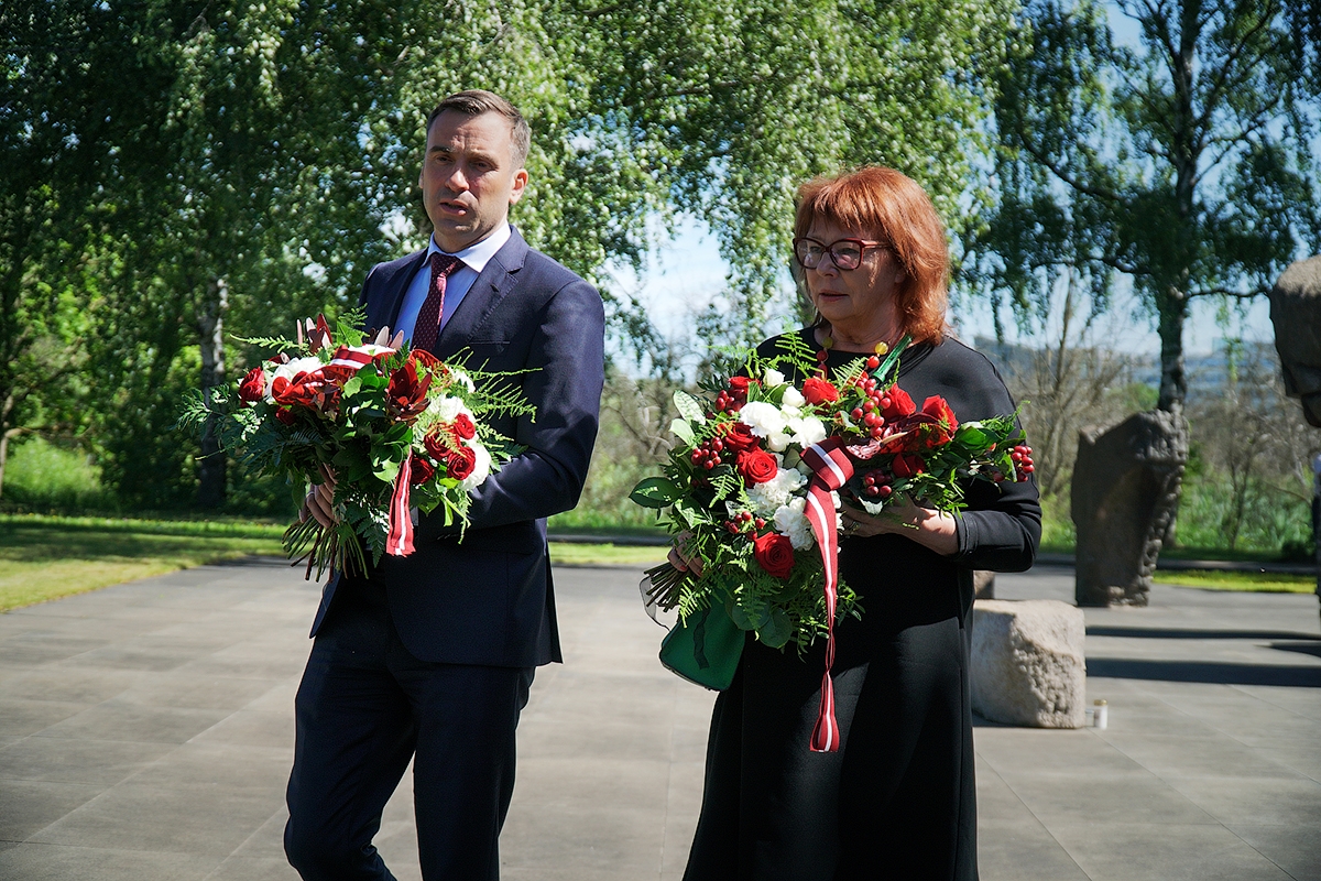 Rīgas domes priekšsēdētājs Mārtiņš Staķis un deputāte, filmas “Sibīrijas bērni” režisore Dzintra Geka-Vaska