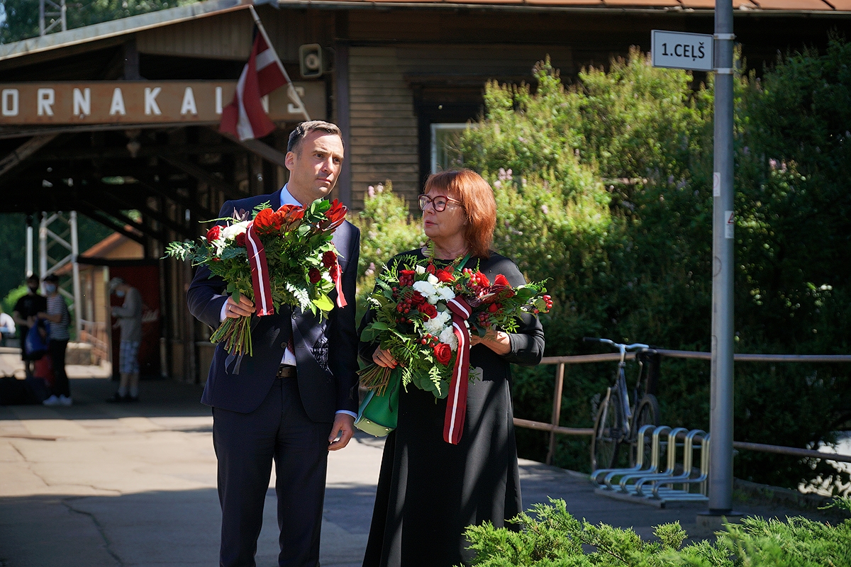 Rīgas domes priekšsēdētājs Mārtiņš Staķis un deputāte, filmas “Sibīrijas bērni” režisore Dzintra Geka-Vaska