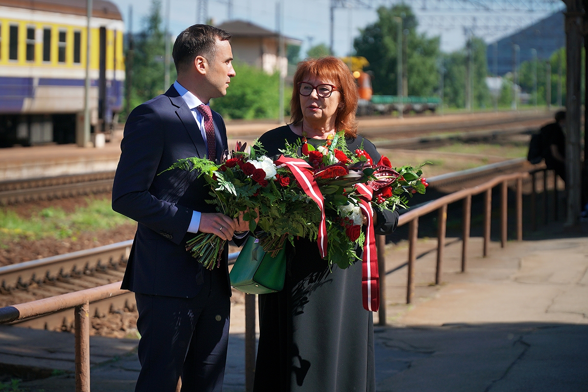 Rīgas domes priekšsēdētājs Mārtiņš Staķis un deputāte, filmas “Sibīrijas bērni” režisore Dzintra Geka-Vaska
