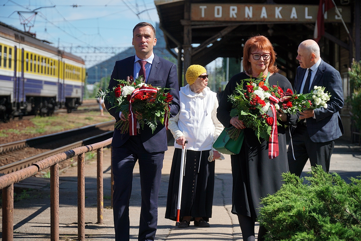 Rīgas domes priekšsēdētājs Mārtiņš Staķis un deputāte, filmas “Sibīrijas bērni” režisore Dzintra Geka-Vaska