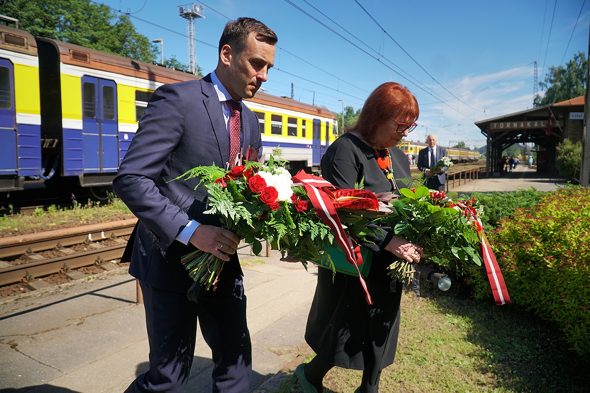 Rīgas domes priekšsēdētājs Mārtiņš Staķis un deputāte, filmas “Sibīrijas bērni” režisore Dzintra Geka-Vaska