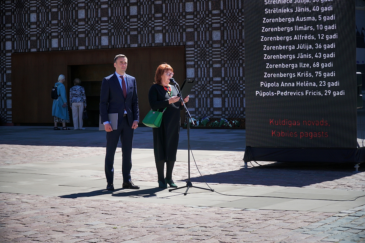 Rīgas domes priekšsēdētājs Mārtiņš Staķis un deputāte, filmas “Sibīrijas bērni” režisore Dzintra Geka-Vaska