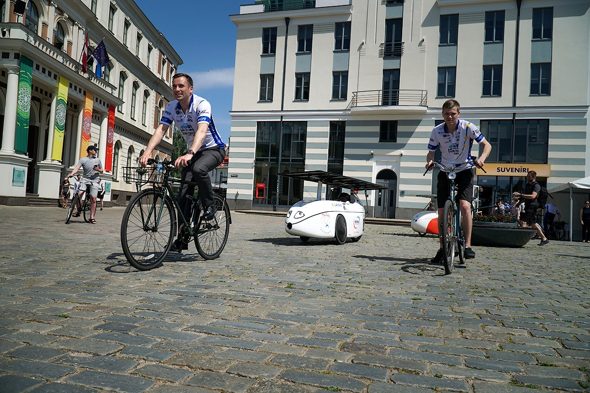 Rīgā ieradās “Sun Trip Europe” velobrauciena līderi