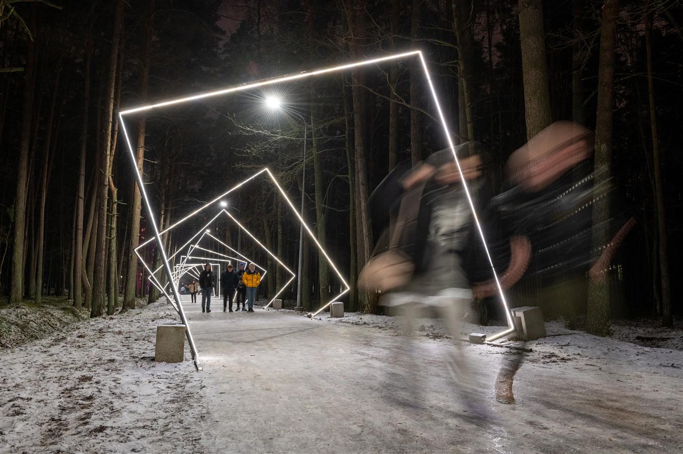 Gaismas pastaigu taka “Brīnumu meklējot”