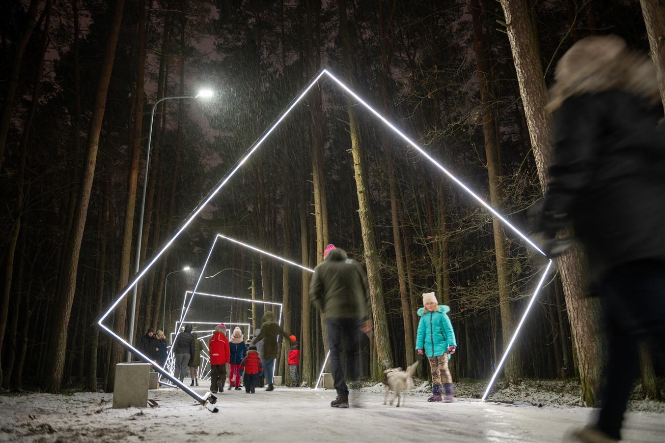 Gaismas pastaigu taka “Brīnumu meklējot”