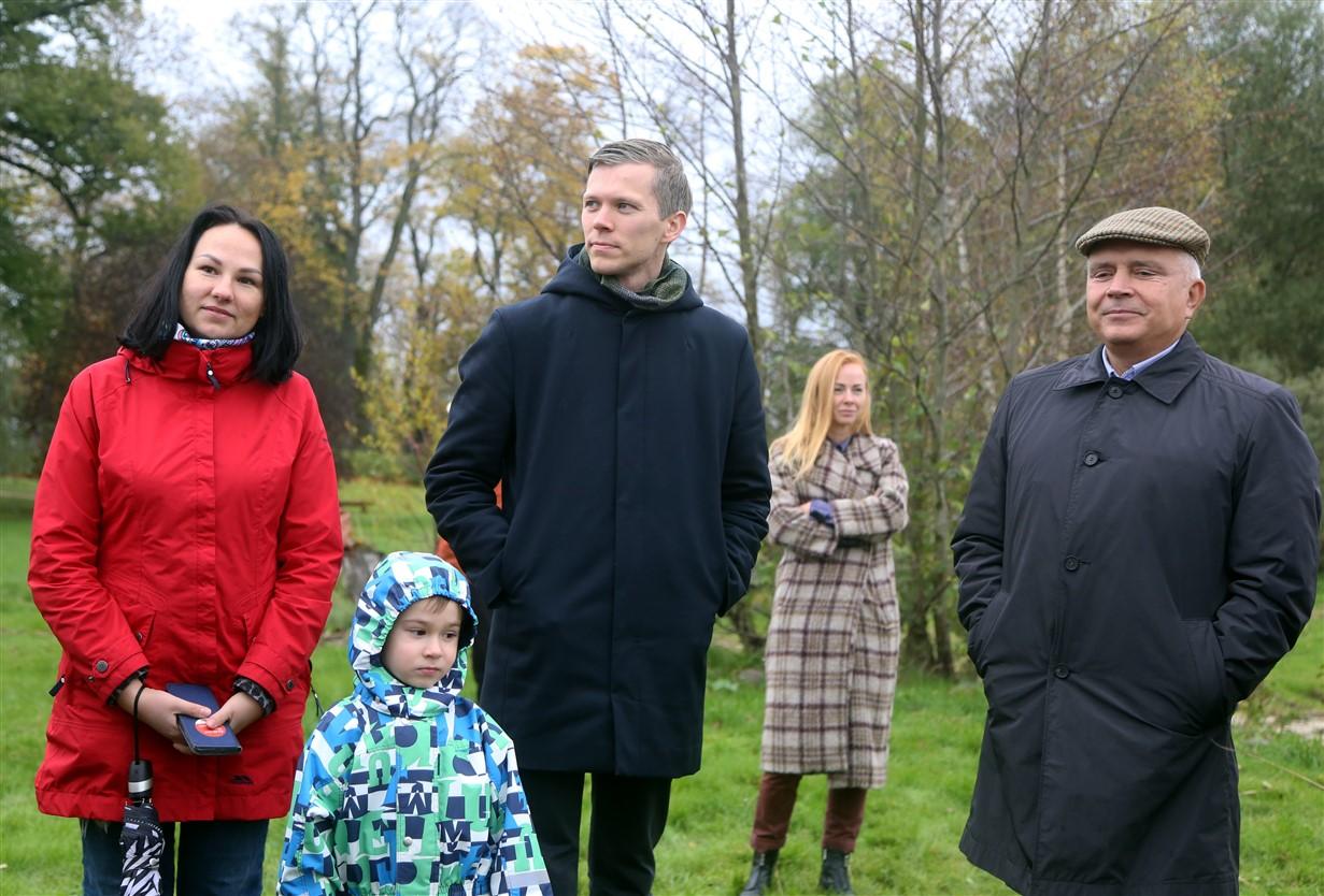  RD Mājokļu un vides komitejas priekšsēdētājs Edmunds Cepurītis, viņa vietniece Selīna Vancāne, RD Mājokļu un vides departamenta direktors Anatolijs Aļeksejenko