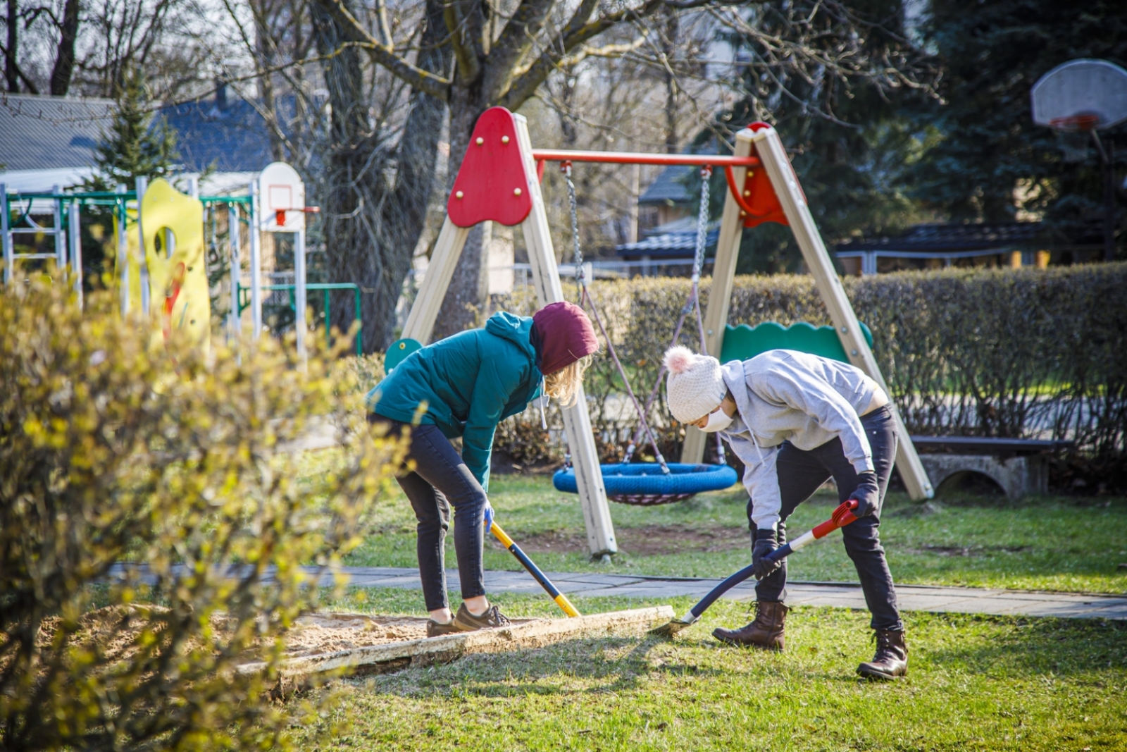 Labiekārto Rīgas pašvaldības Bērnu un jauniešu centra teritoriju