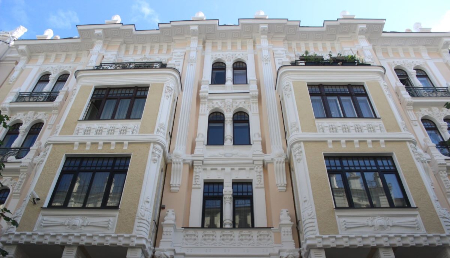 Renovēta ēka Alberta ielā 2