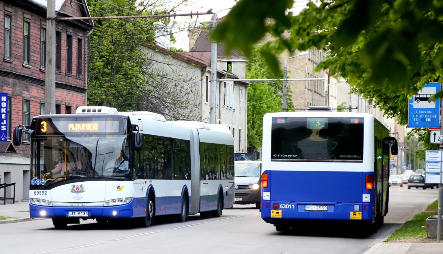 Autobusi brauc
