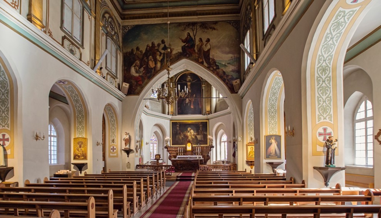 Baznīcas iekštelpa