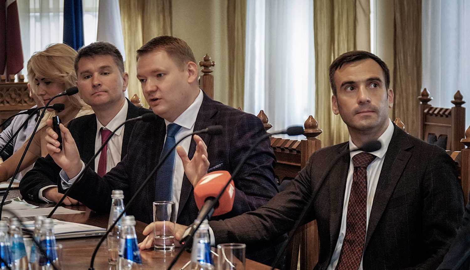  Rīgas domes priekšsēdētājs Mārtiņš Staķis un par sadarbību ar citām pašvaldībām atbildīgais domes priekšsēdētāja vietnieks Edvards Smiltēns