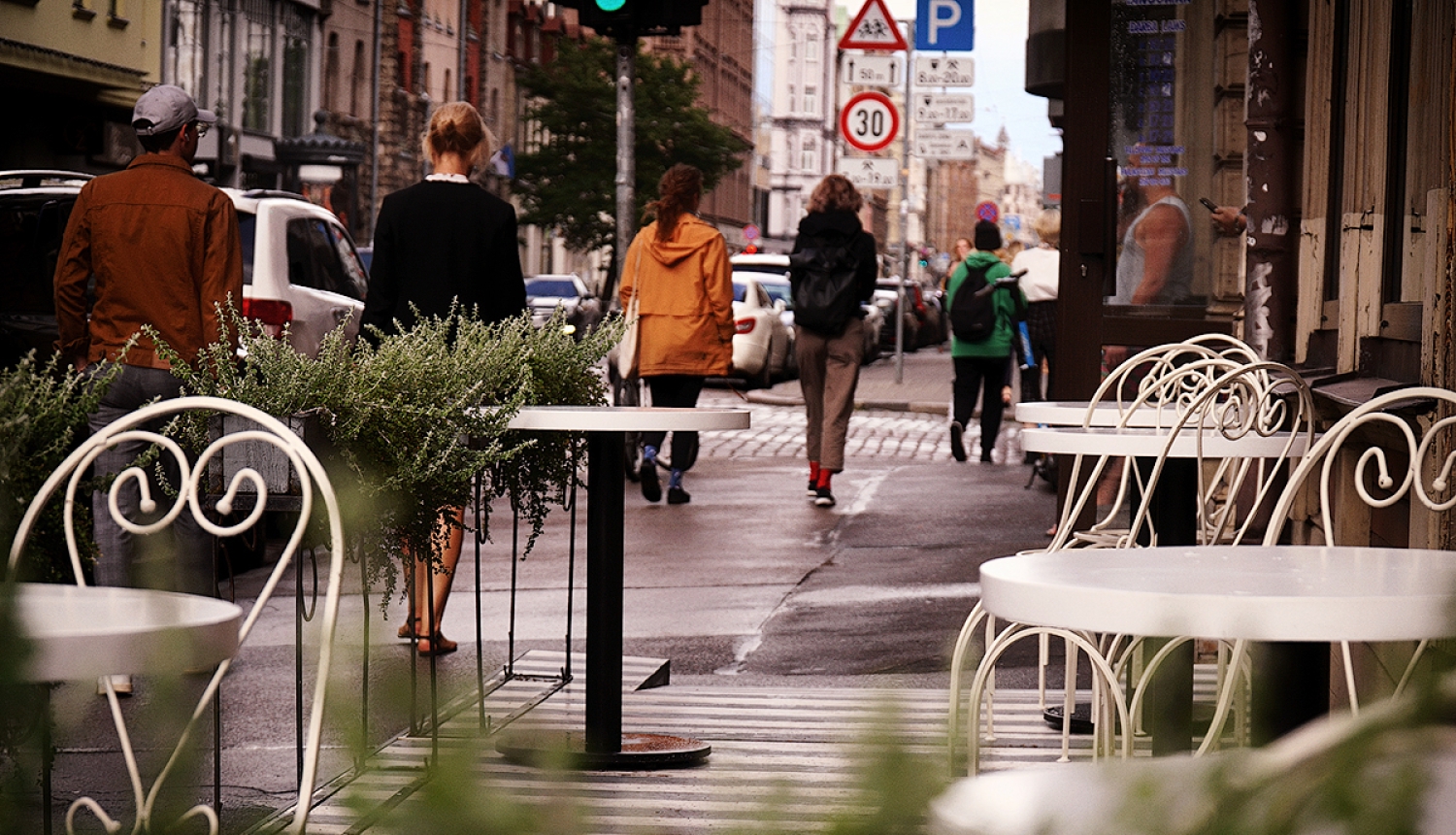 Tērbatas ielas āra kafejnīca