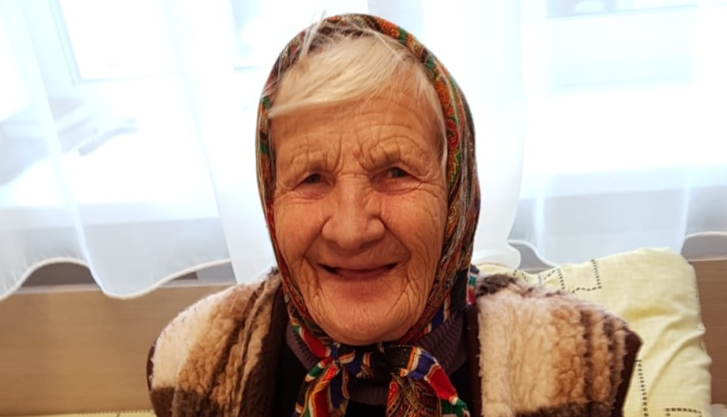 Sirmgalve ar dāvanu paciņu