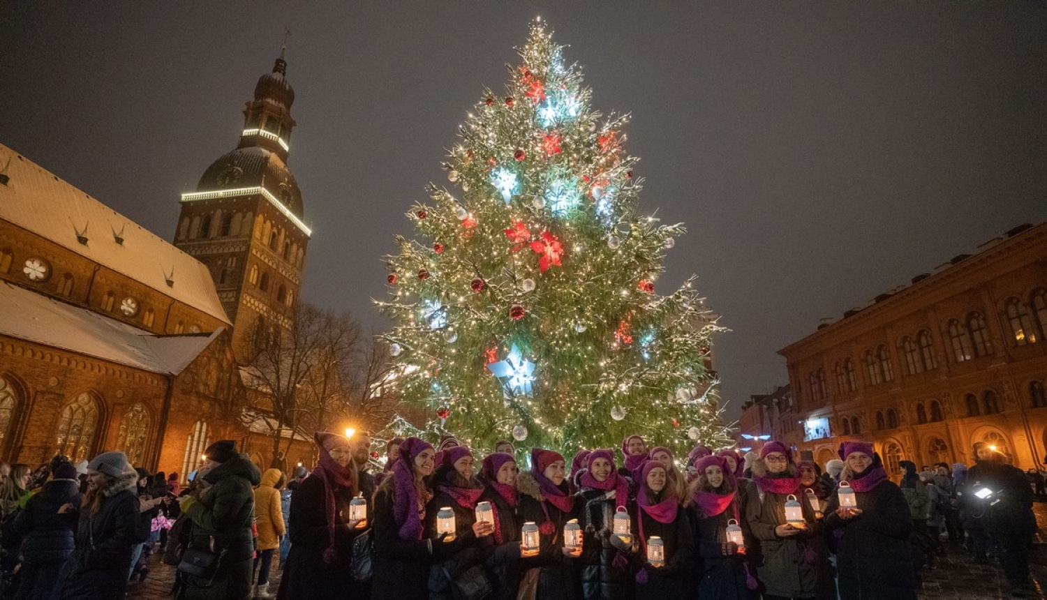 Ziemassvētku egle Doma laukumā