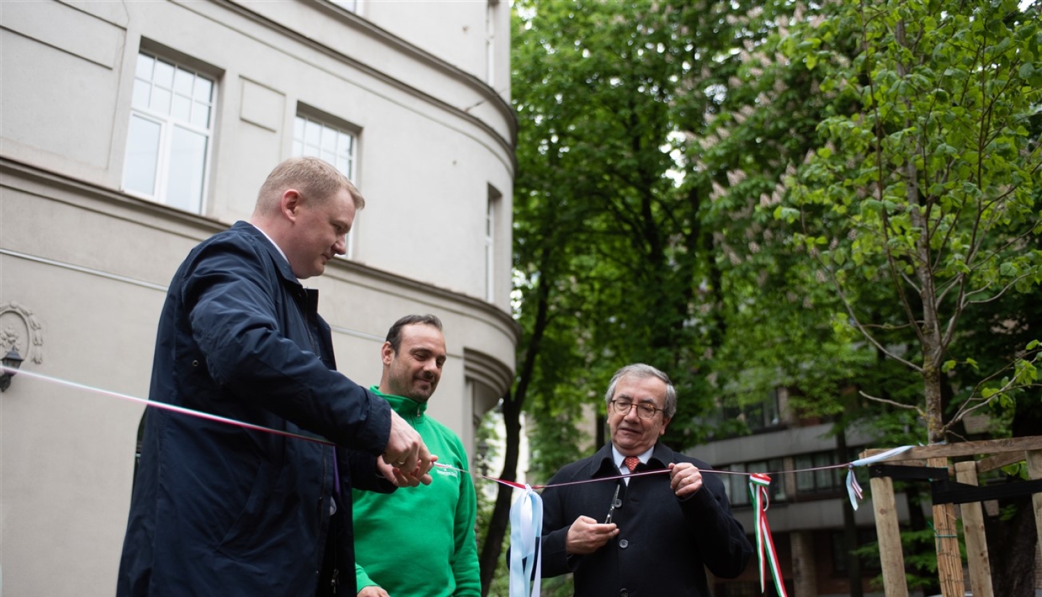 Rīgas domes priekšsēdētāja vietnieks Edvards Smiltēns, Itālijas vēstnieks Latvijā Stefano Taljāni de Markjo un itāļu uzņēmuma “Verde s.r.l” īpašnieks Alessandro Verde