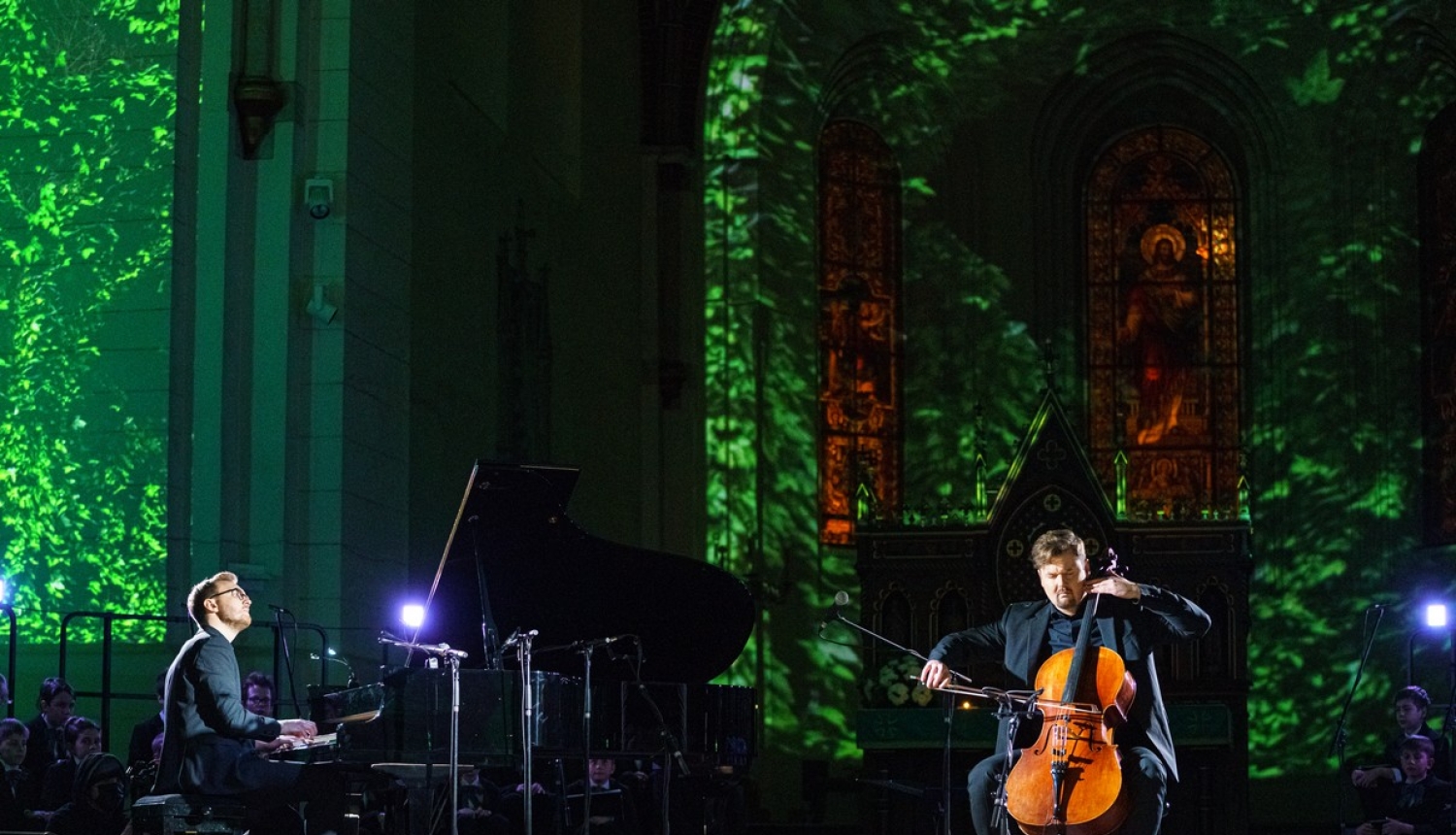 Koncertā čellists Valters Pūce, pianists Dainis Tenis, 