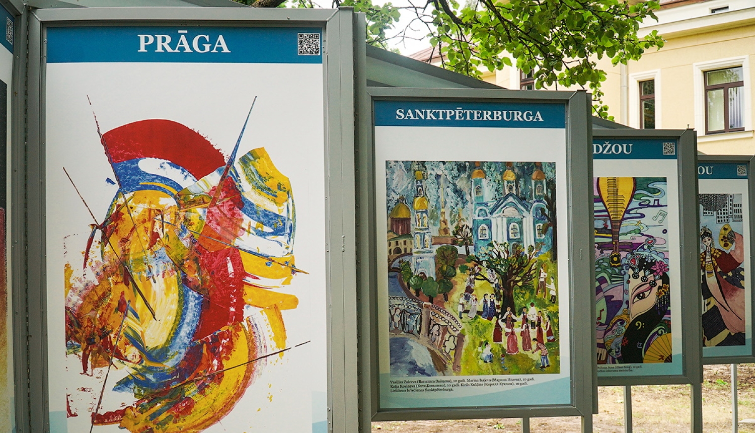 Izstāde Līvu laukumā