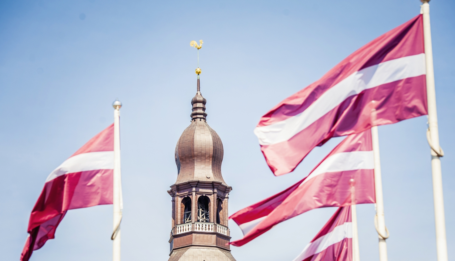 Doma baznīca un valsts karogi