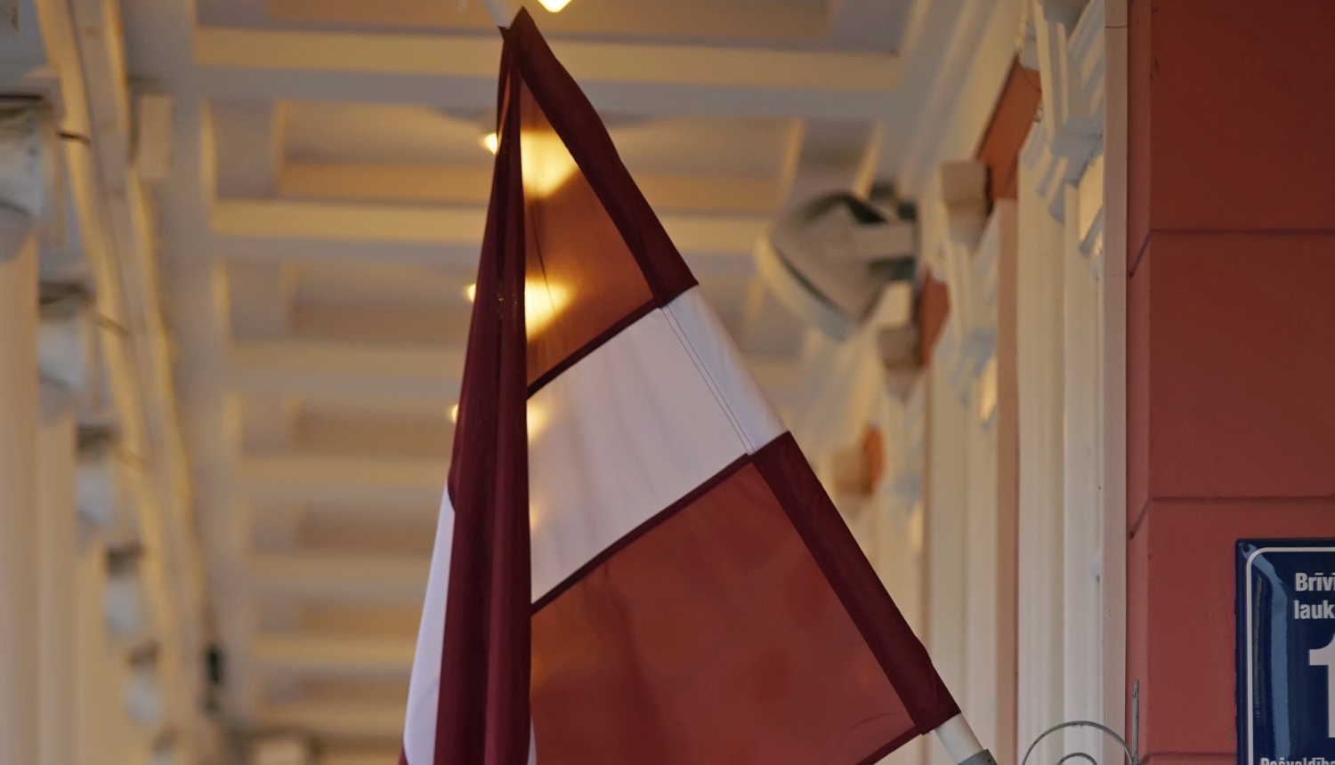 Latvijas valsts karogs