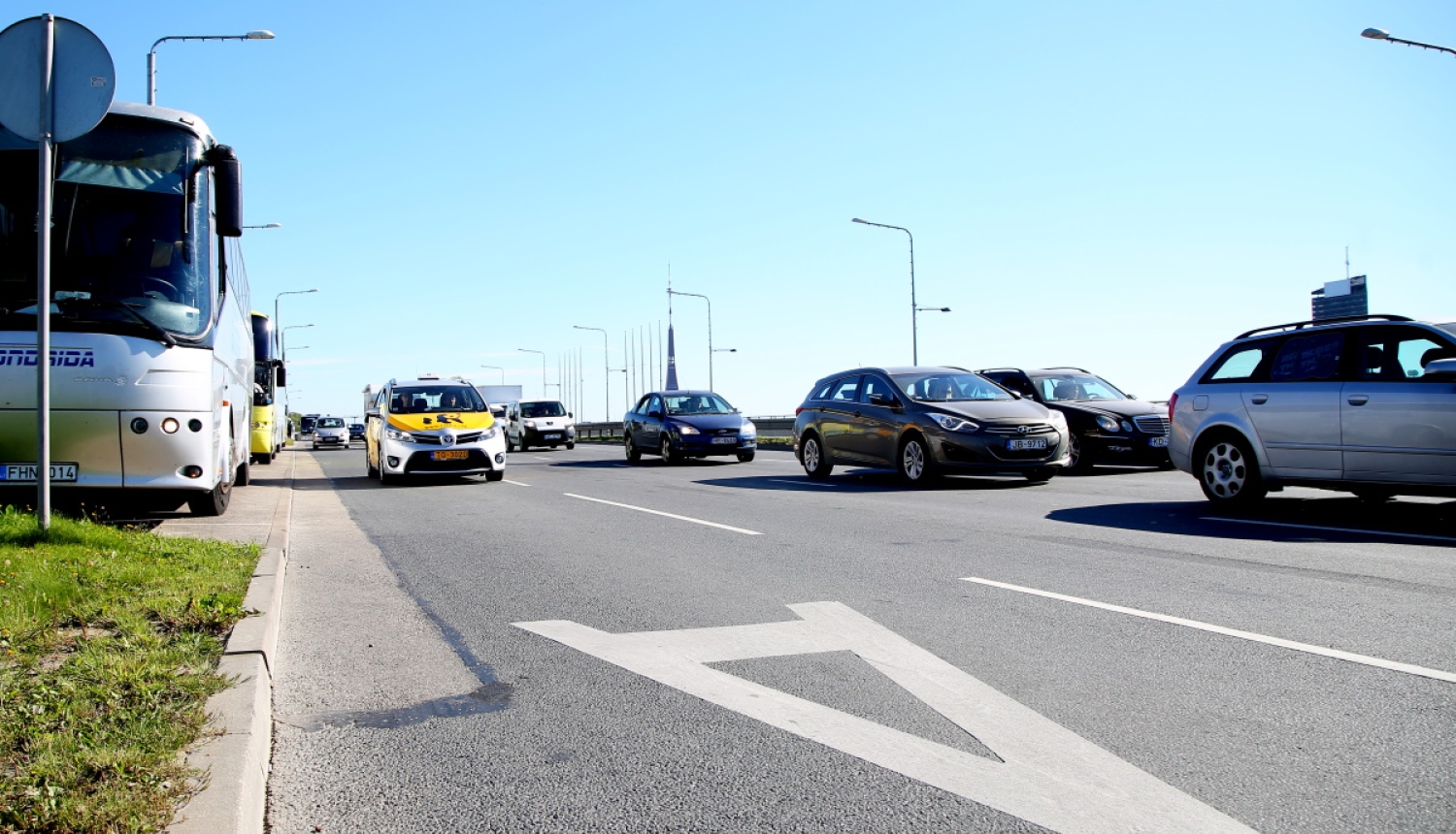 Sabiedriskā transporta josla