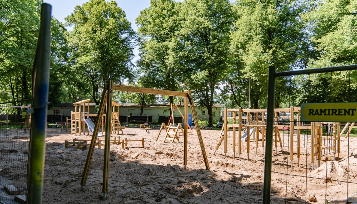 Rotaļu laukuma izbūve