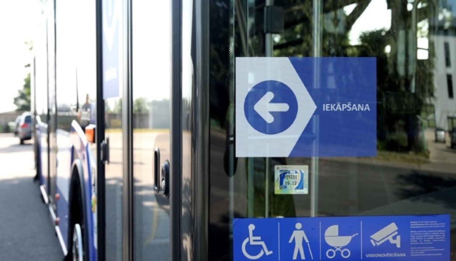 Iekāpšana autobusā