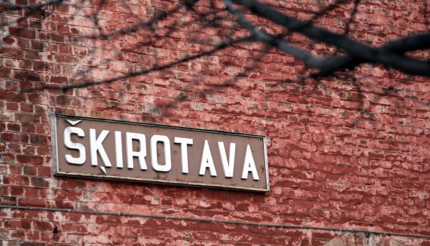 Šķirotavas stacijas uzraksts