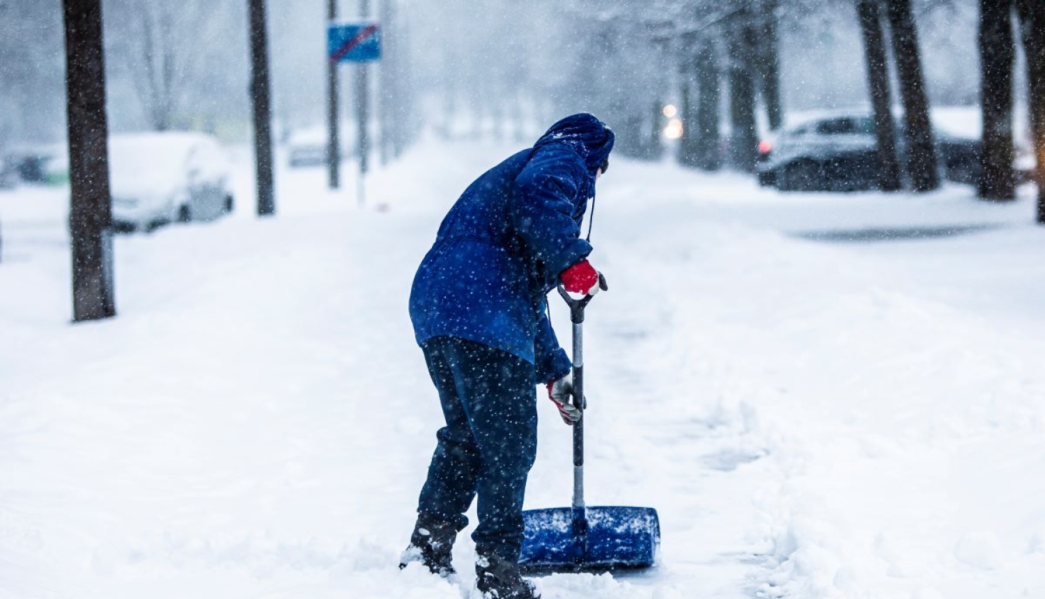 Sniega tīrīšana