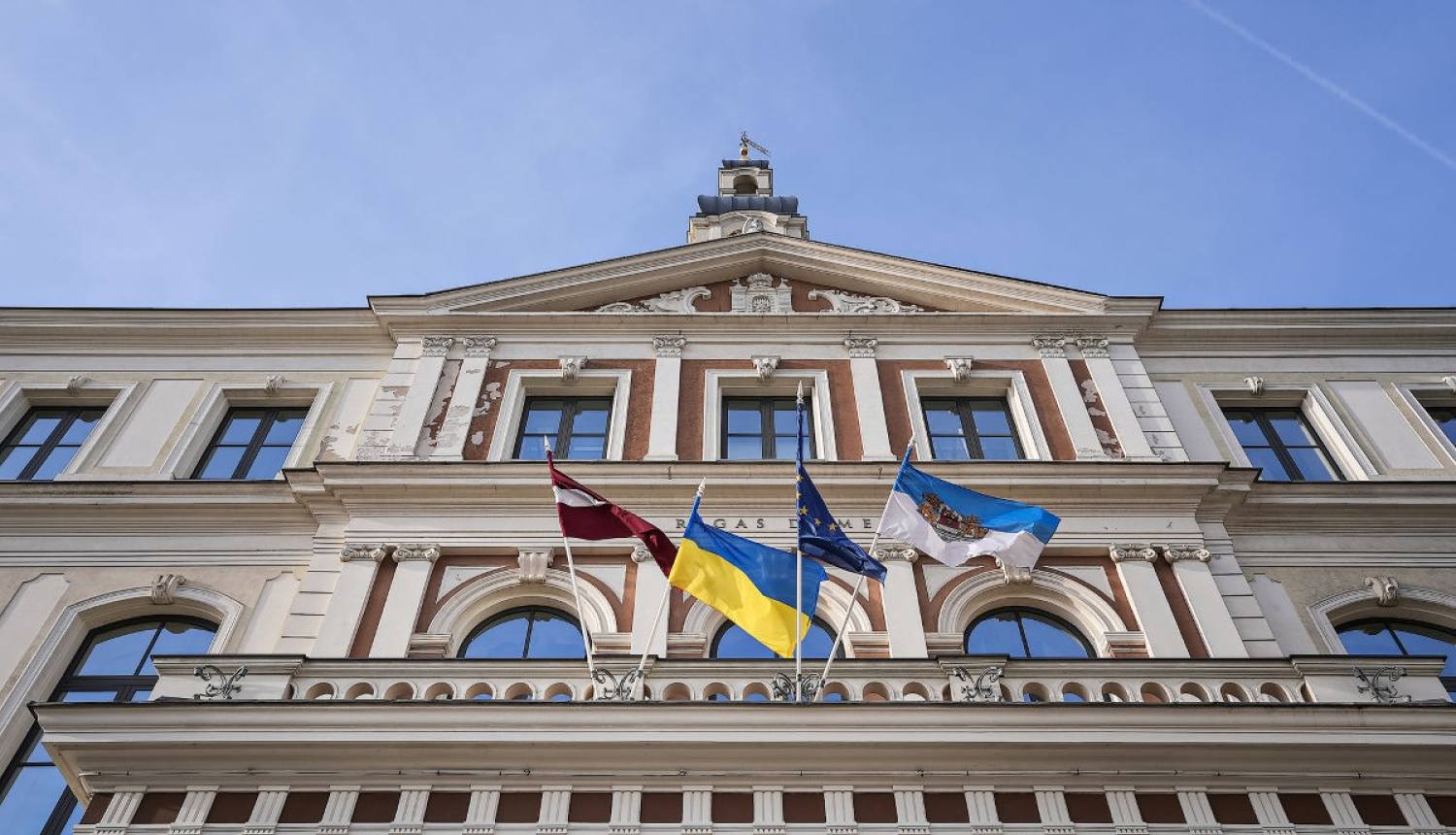 Ukrainas karogs pie Rātsnama