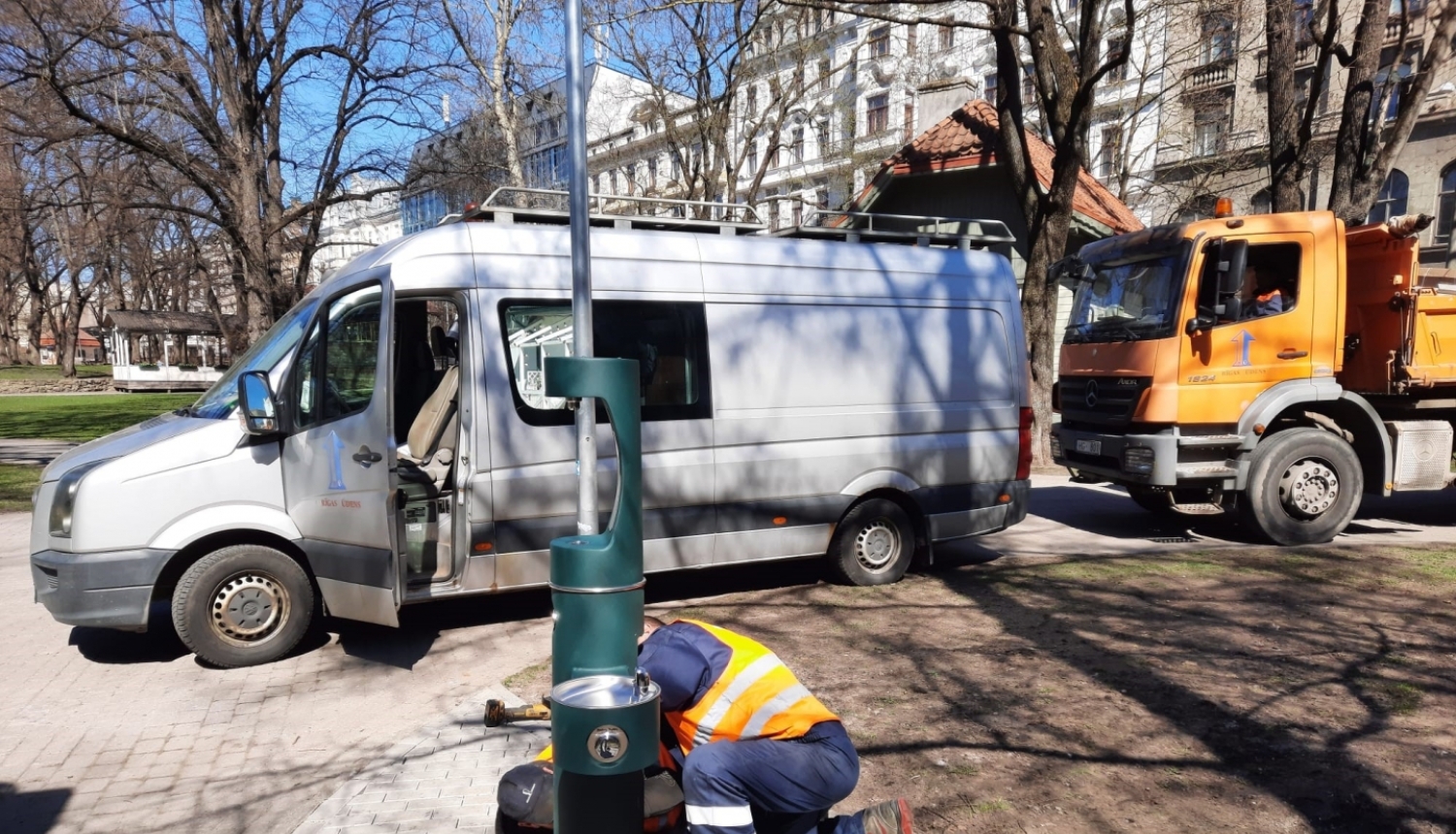 Uzstāda jaunos brīvkrānus