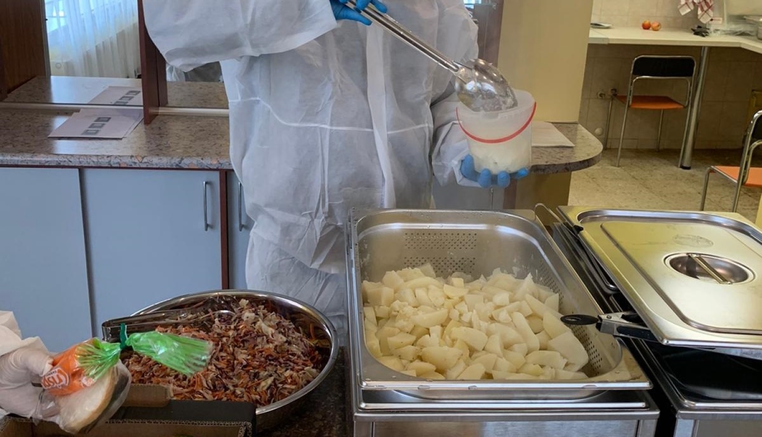 Siltā ēdiena izdale