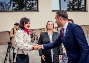 Mārtiņš Staķis sveic izglītības iestāžu darbiniekus