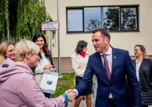 Mārtiņš Staķis sveic izglītības iestāžu darbiniekus